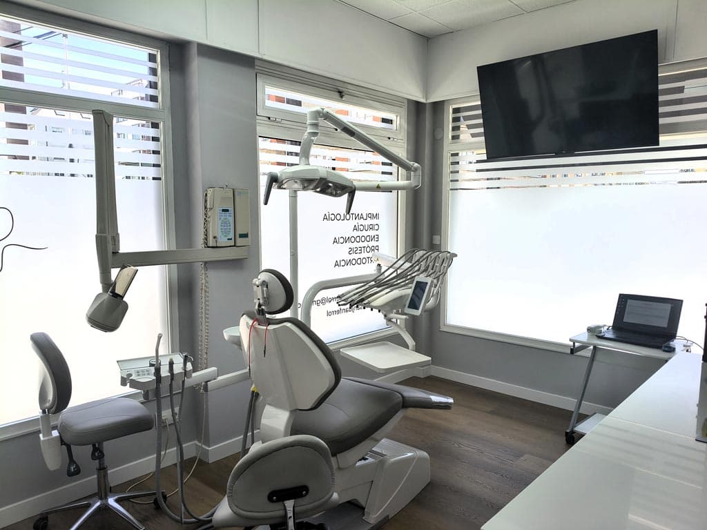 TAC 3D para planificación de implantes dentales en Ferrol