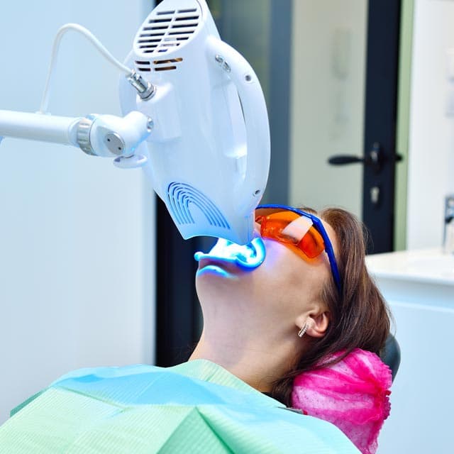 Tratamientos de estética dental en Ferrol para mejorar tu sonrisa - Dental San Juan